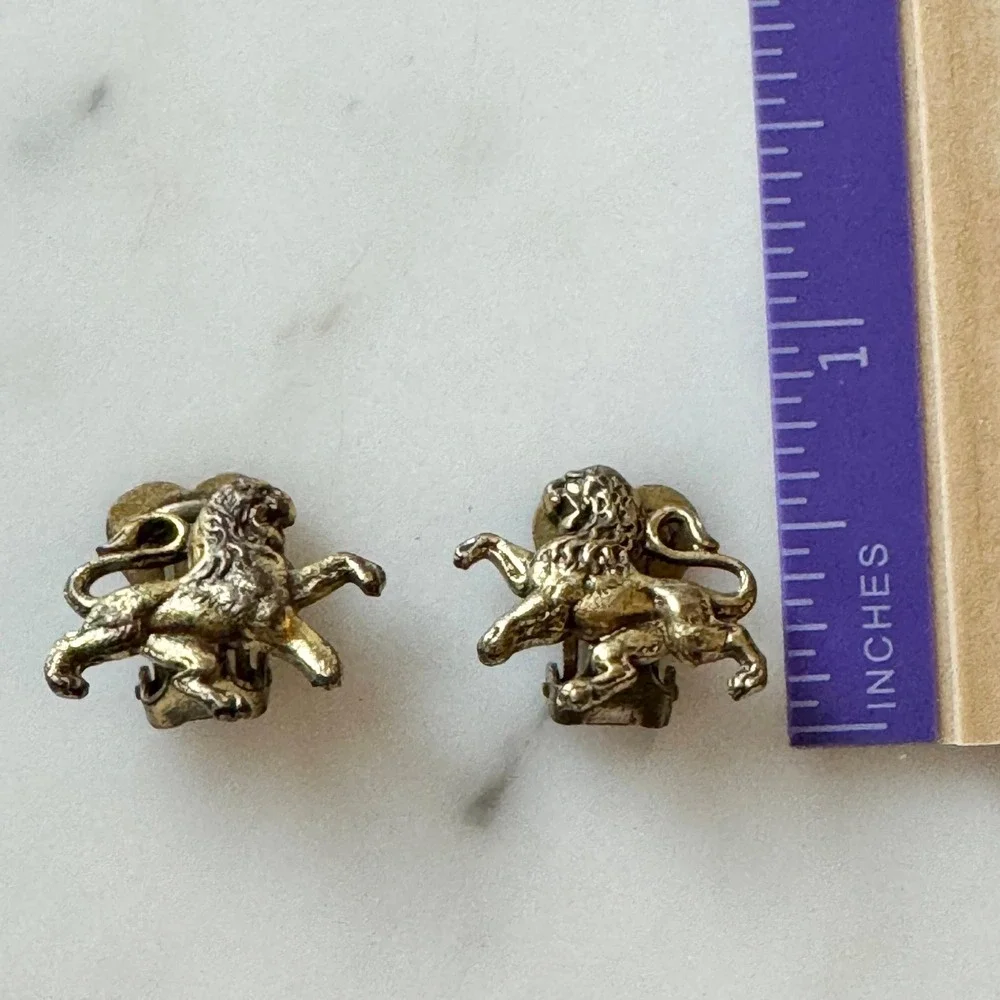 VNTG Brookcraft‎ Walking Lion Clip Statement Earrings Antique Gold Tone Figural
